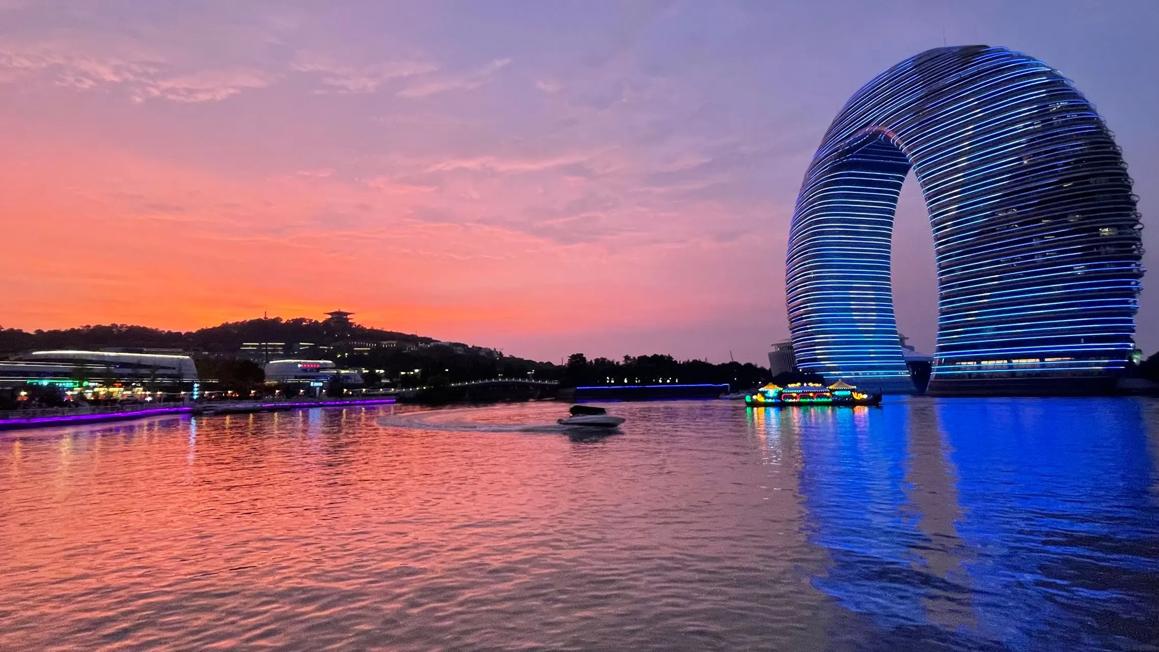 inaugural-airbest-taihu-lake-cup-half-marathon-a-festivity-of-passion-and-unity-23.webp inaugural-airbest-taihu-lake-cup-half-marathon-a-festivity-of-passion-and-unity-23.webp